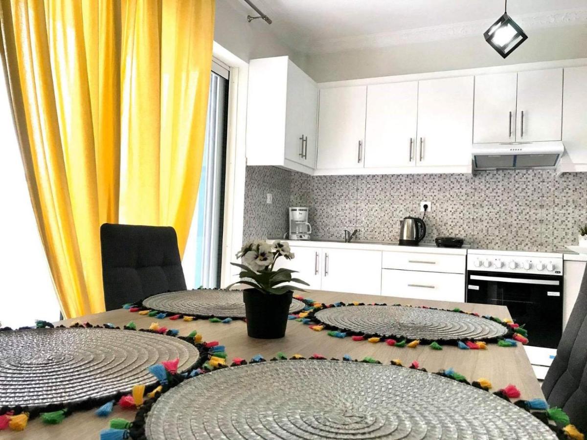 Lilis Apt In Center With Sea View Karpathos Town  Exterior photo