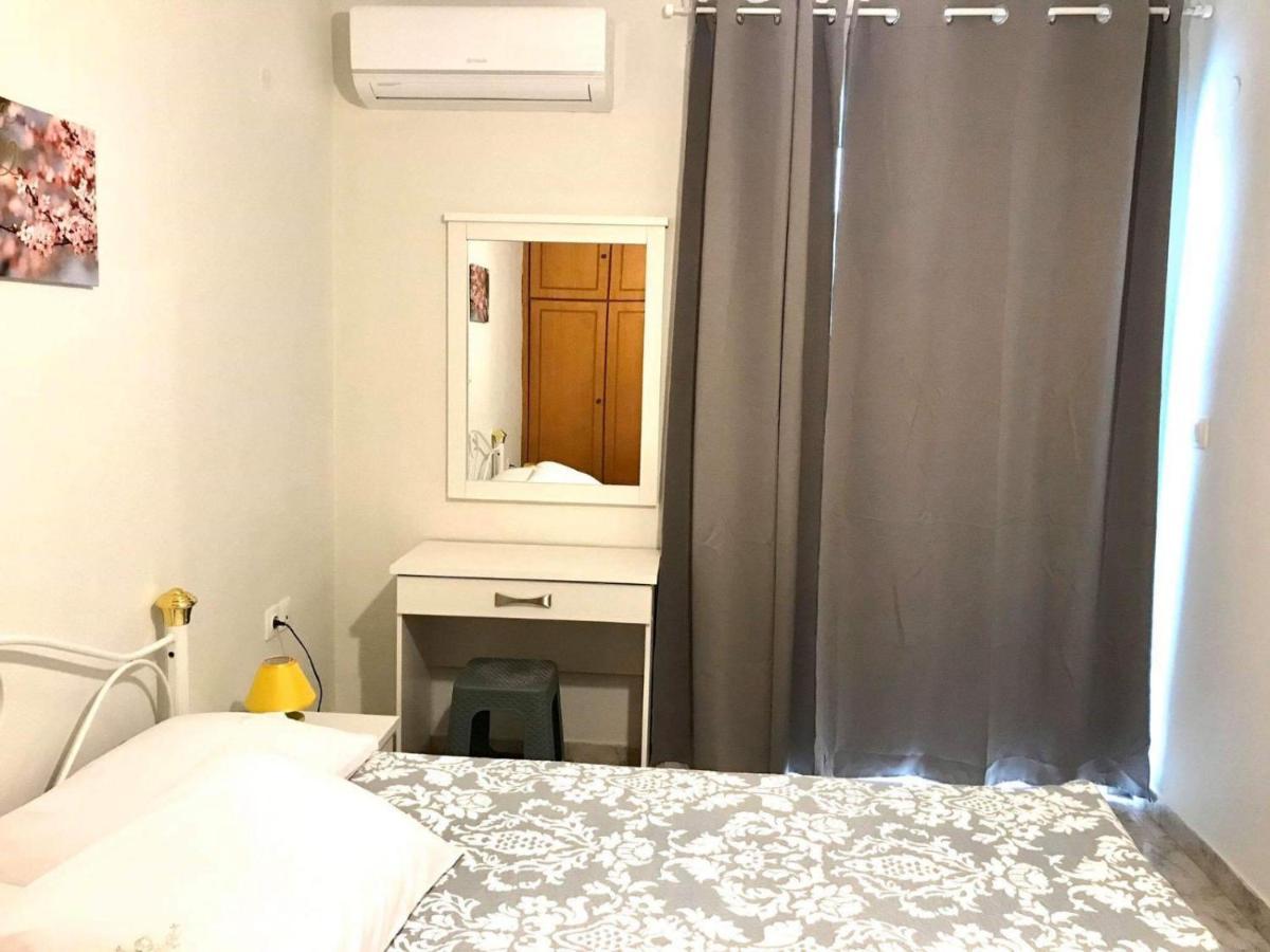 Lilis Apt In Center With Sea View Karpathos Town  Exterior photo